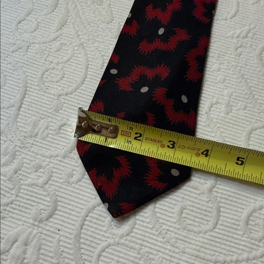Giorgio Armani Silk/Wool Blend Black and Red Patterned Tie
